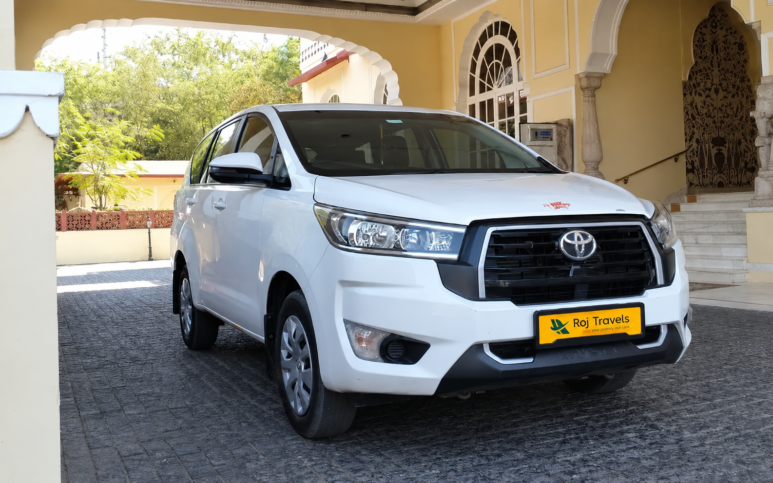 Affordable Innova Crysta car rental Jaipur Rajasthan